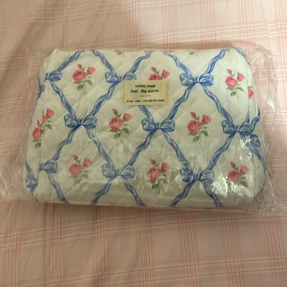 3 piece matching makeup/ toiletries set - Picture 10 of 11